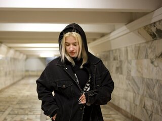 KiraHaverstick online
